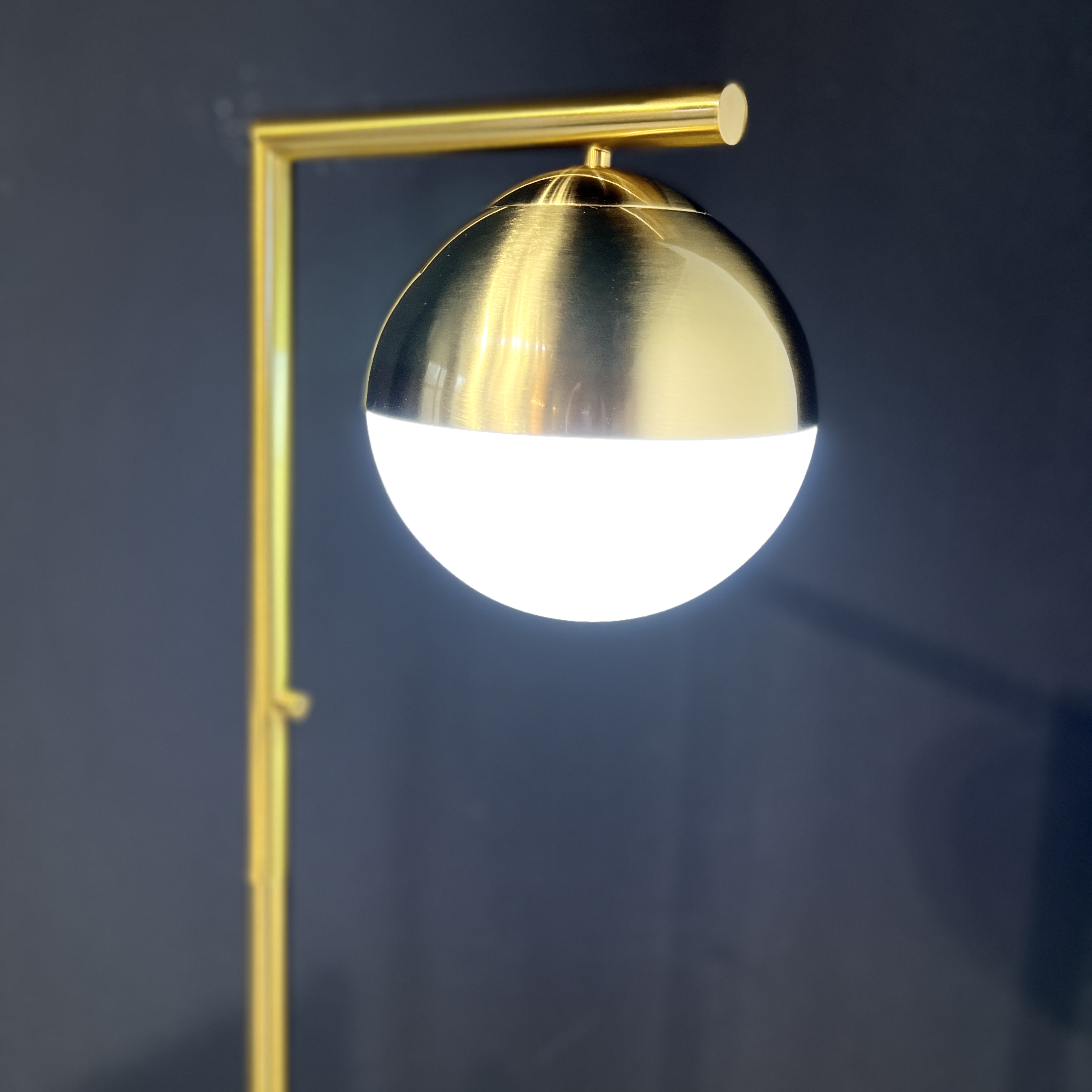 Торшер Geneva Single Glass Globe Floor Lamp *39*147 см, 1*E27*60W, ImperiumLoft 41.115-0, Белый, Латунь