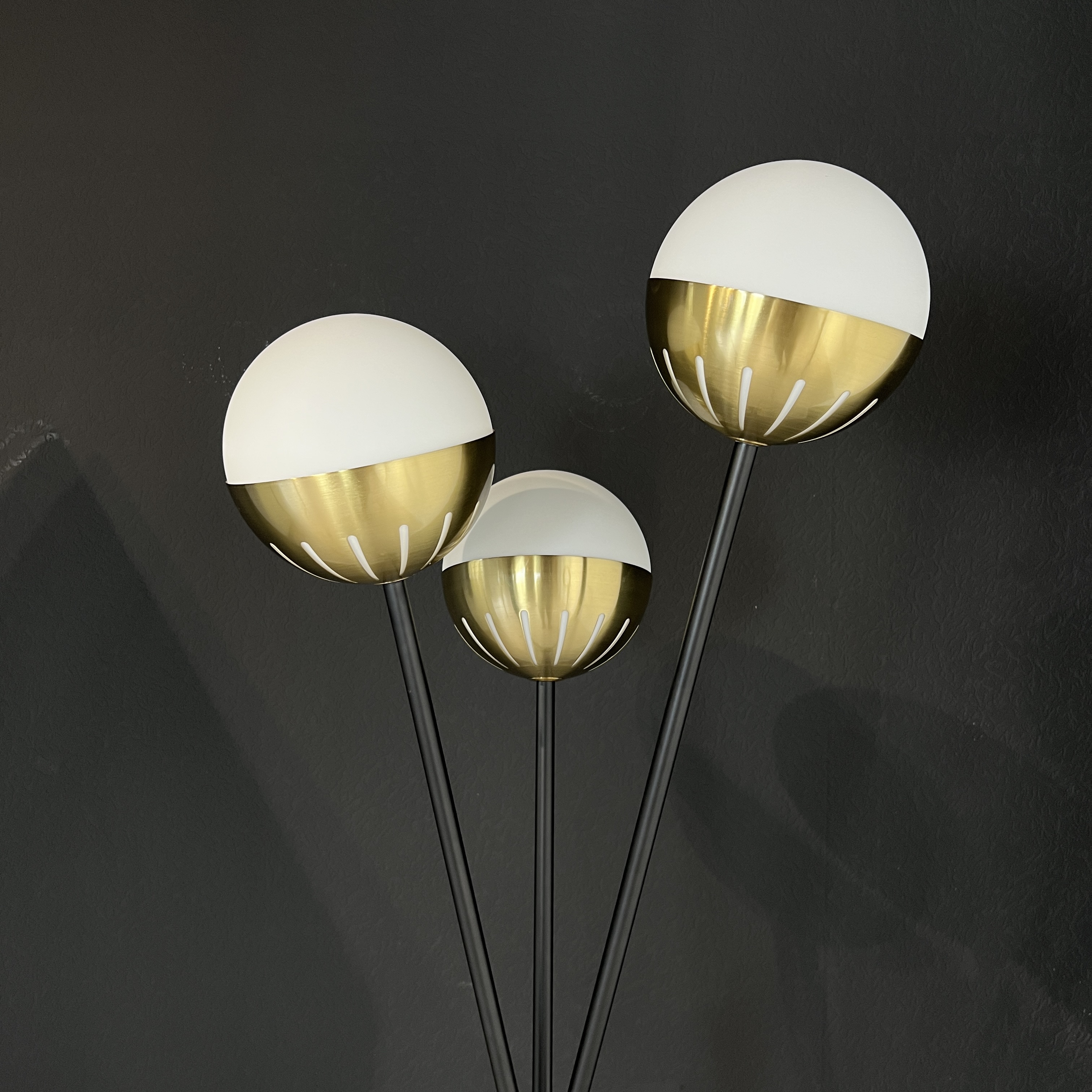 Торшер Caracas Tripod Floor Lamp 50*50*165 см, 3*E27*60W, ImperiumLoft 41.081-0, Чёрный, Латунь