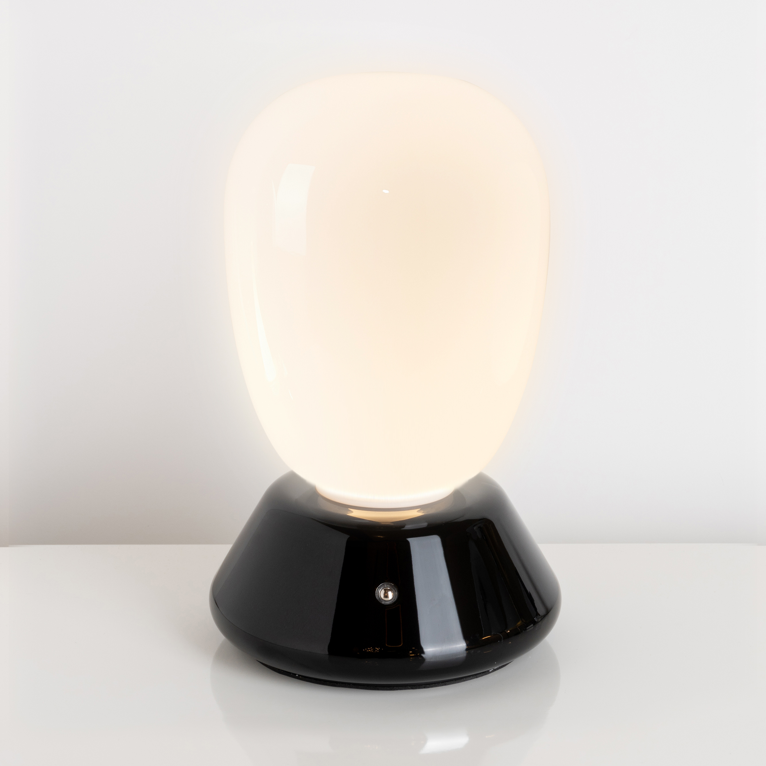 Настольная лампа диммируемая 10W 3000K матовый/черный Uovo III Lightstar 807917