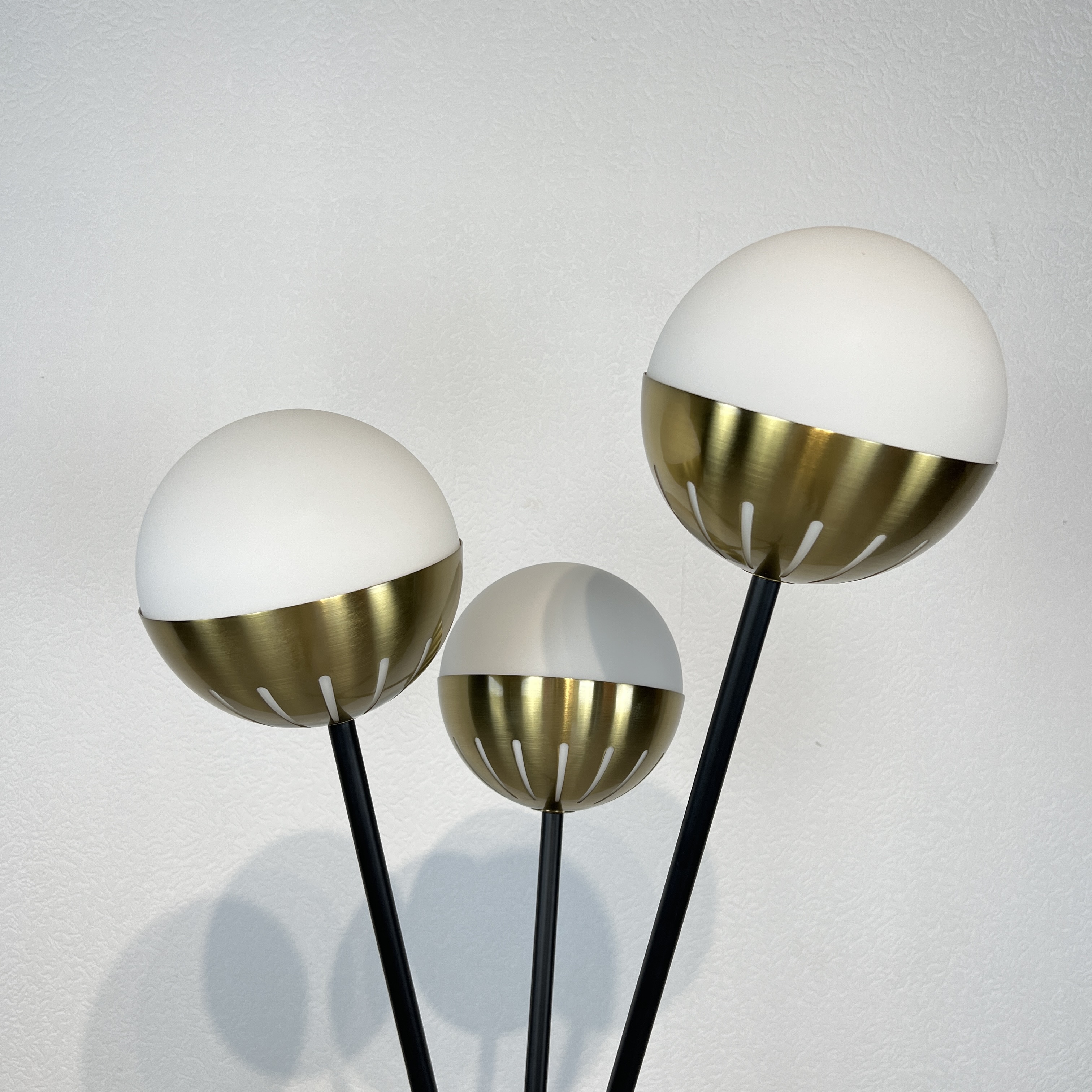 Торшер Caracas Tripod Floor Lamp 50*50*165 см, 3*E27*60W, ImperiumLoft 41.081-0, Чёрный, Латунь